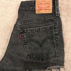 LEVI JEAN SHORTS